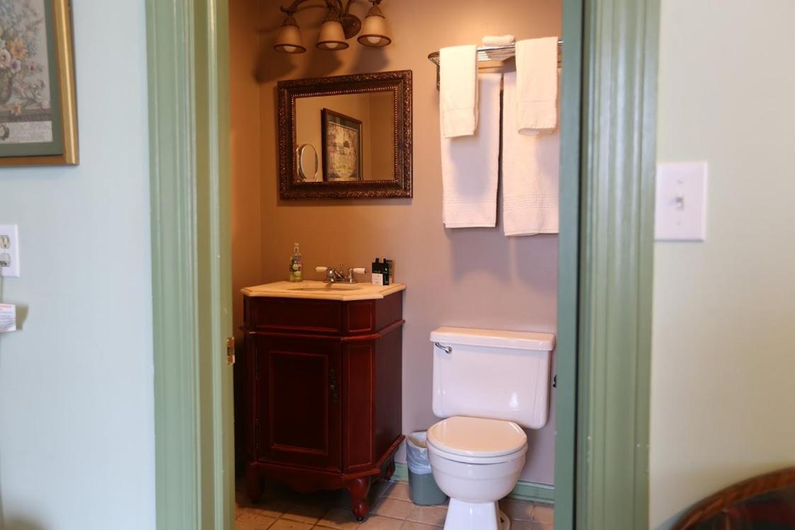Stanardsville The Lafayette Inn & Restaurant מראה חיצוני תמונה